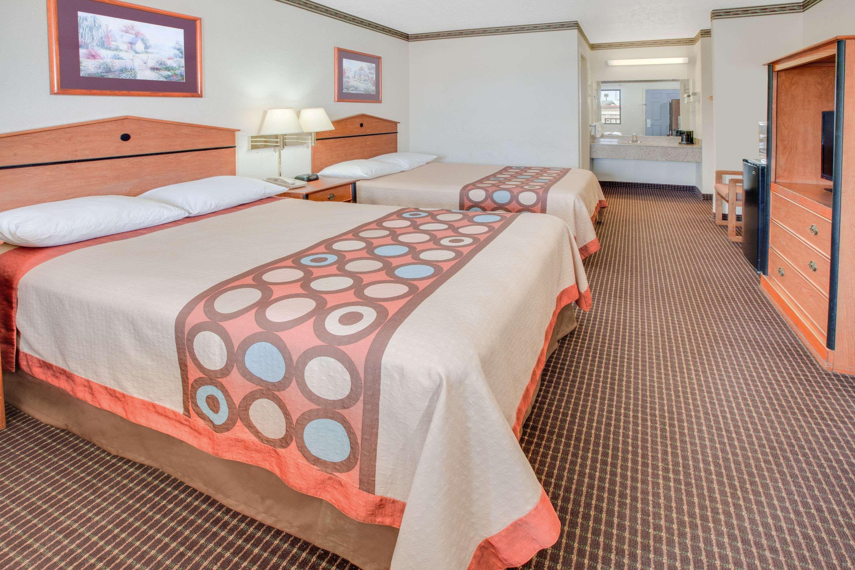 Super 8 By Wyndham Arkadelphia Caddo Valley Area Exteriör bild