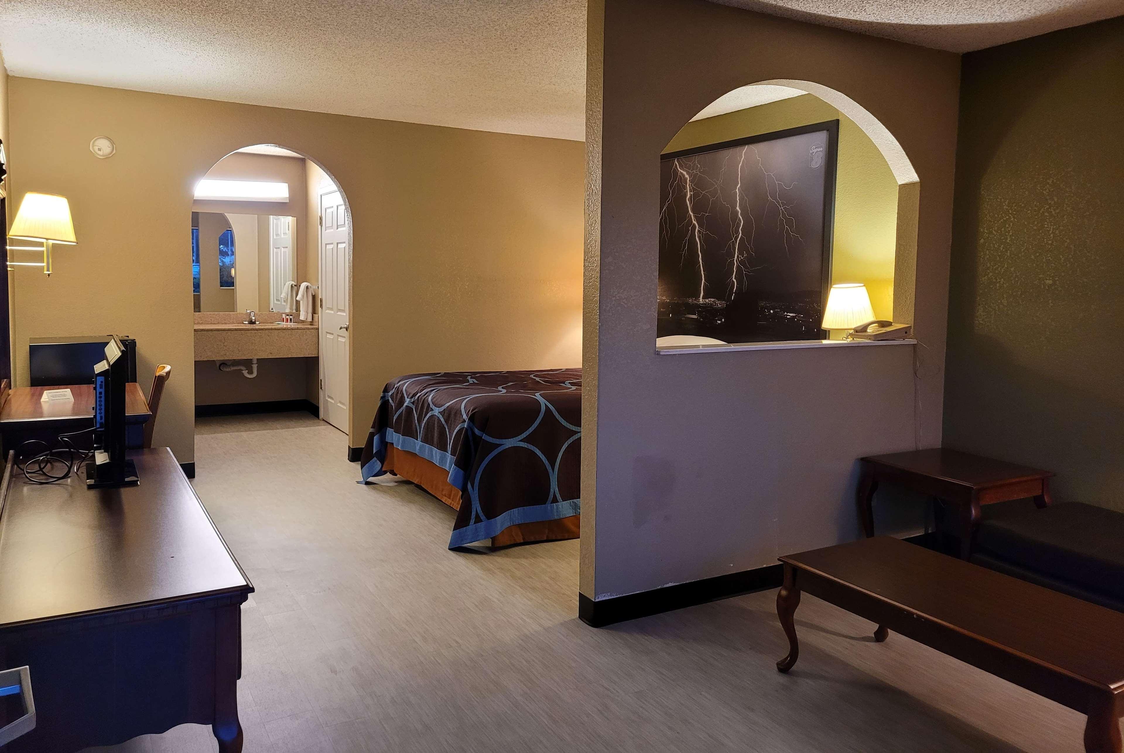 Super 8 By Wyndham Arkadelphia Caddo Valley Area Exteriör bild