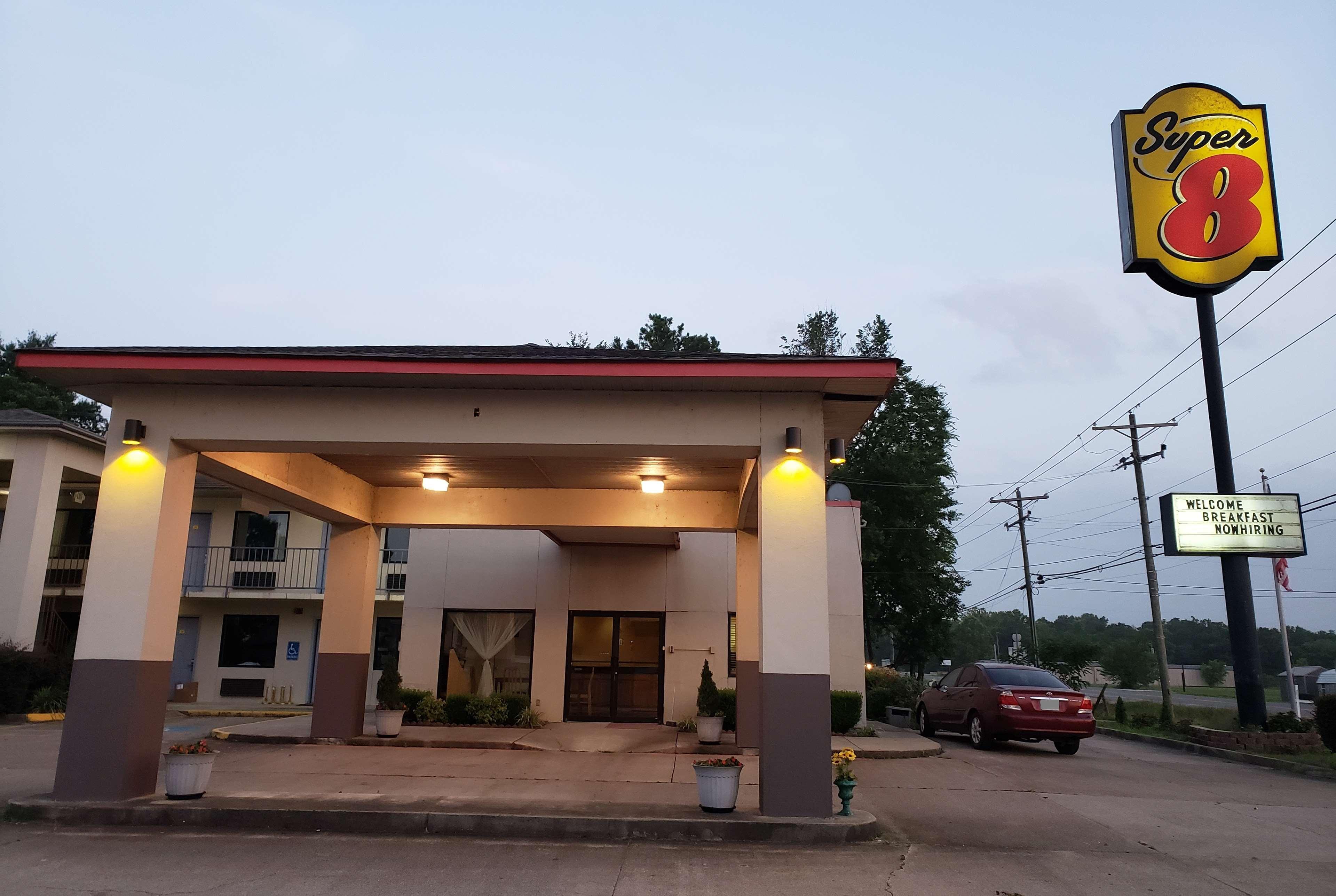 Super 8 By Wyndham Arkadelphia Caddo Valley Area Exteriör bild