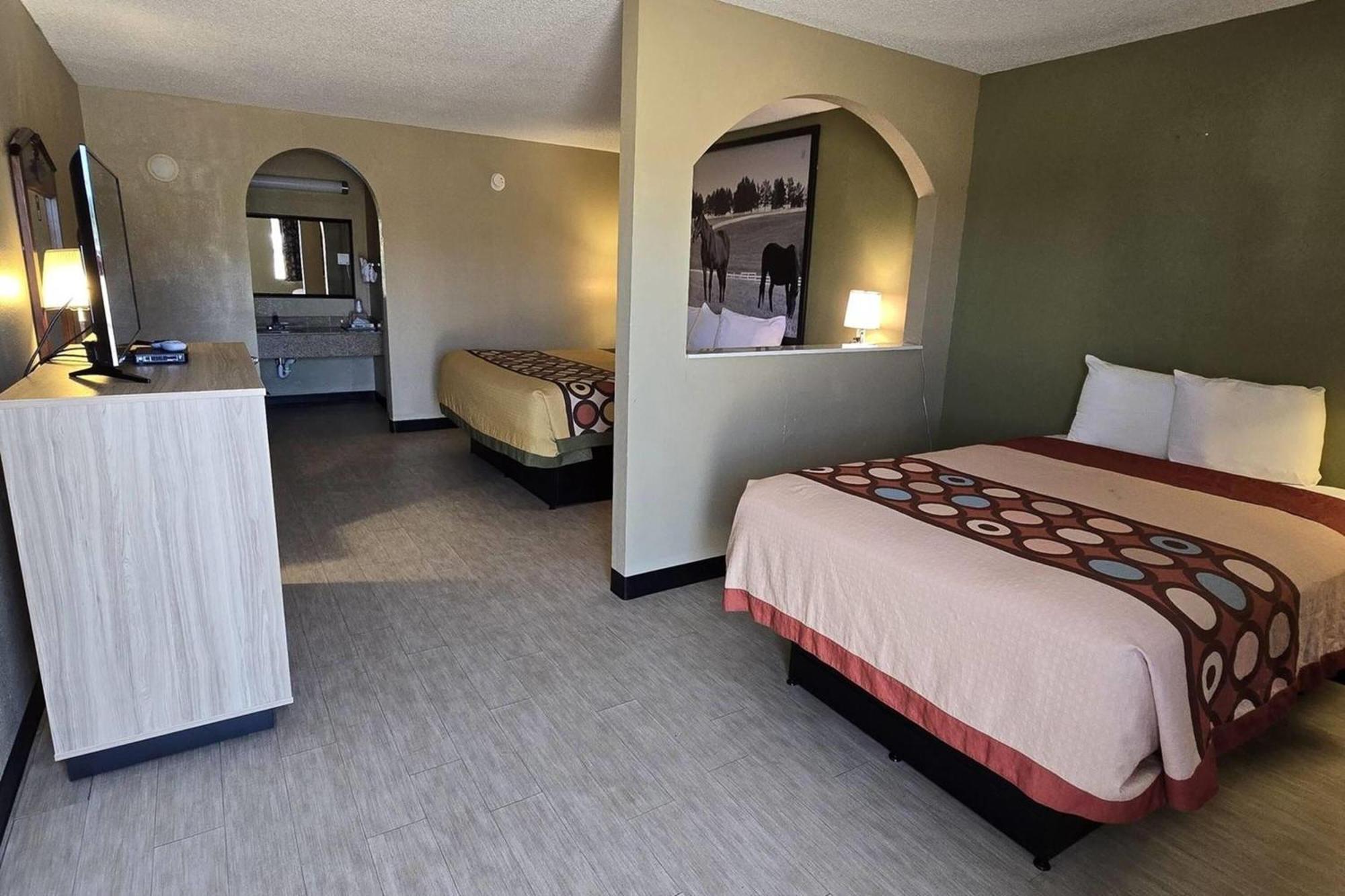 Super 8 By Wyndham Arkadelphia Caddo Valley Area Exteriör bild